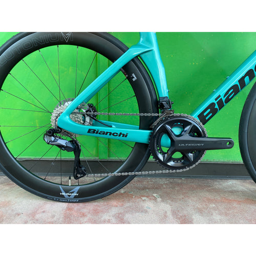Bianchi Oltre Comp Ultegra Di2 avec guidon monocoque Oltre RC