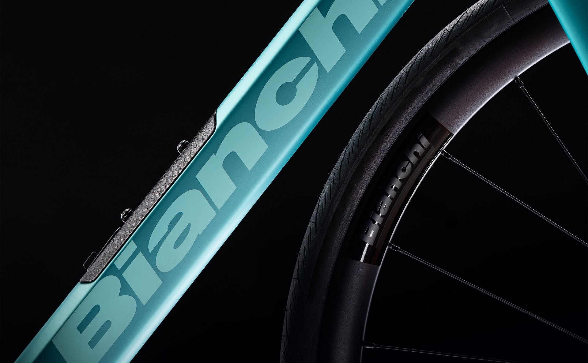 Bicicletta Bianchi Infinito  – Shimano 105 Di2